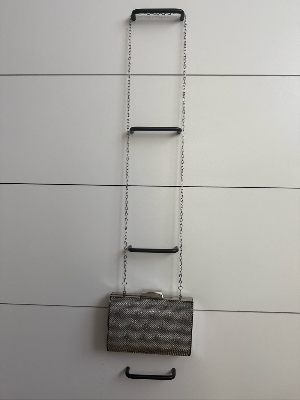 La Regale Silver Metallic Chain Minaudière Clutch